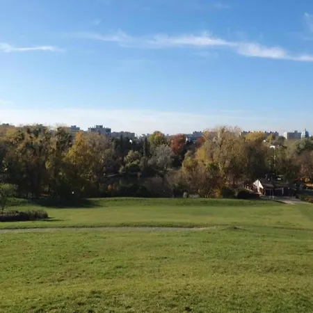 Jacuzzi & Sauna Wola 公寓