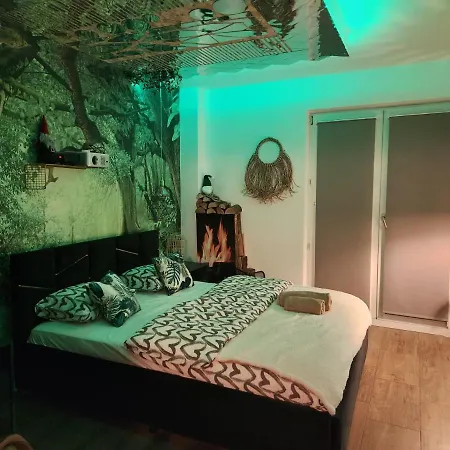 Wola Wyjatkowe: Luxe With Jacuzzi, Sauna & Prosecco Apartment *