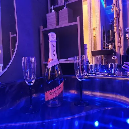 Wola Wyjatkowe: Luxe With Jacuzzi, Sauna & Prosecco * Warsaw