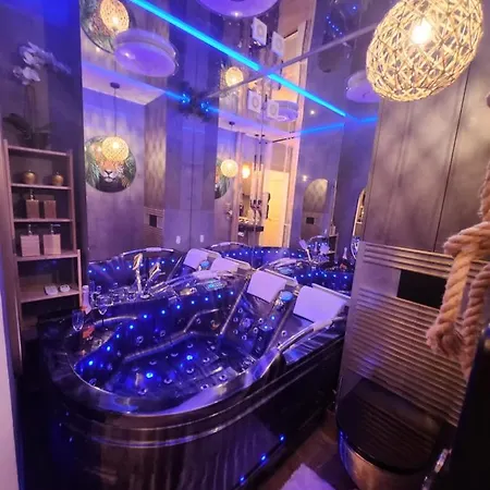 Wola Wyjatkowe: Luxe With Jacuzzi, Sauna & Prosecco * Warsaw