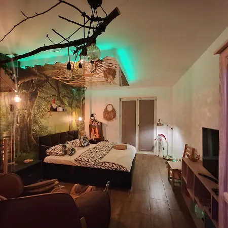 Wola Wyjatkowe: Luxe With Jacuzzi, Sauna & Prosecco Apartment