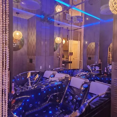 Wola Wyjatkowe: Luxe With Jacuzzi, Sauna & Prosecco Apartment *