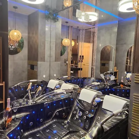Apartment Wola Wyjatkowe: Luxe With Jacuzzi, Sauna & Prosecco