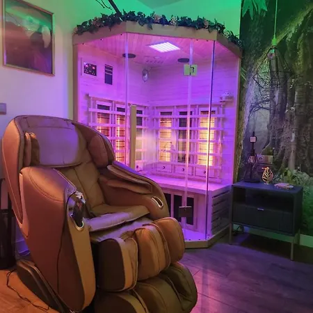 Wola Wyjatkowe: Luxe With Jacuzzi, Sauna & Prosecco Apartment *