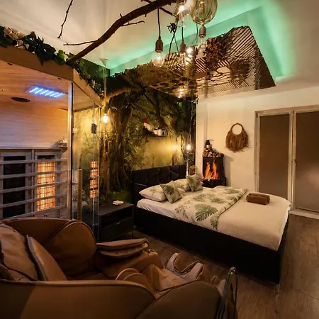 Wola Wyjatkowe: Luxe With Jacuzzi, Sauna & Prosecco Apartment