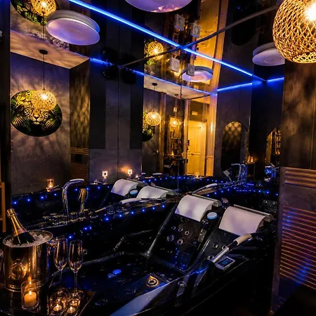 Wola Wyjatkowe: Luxe With Jacuzzi, Sauna & Prosecco Apartment *