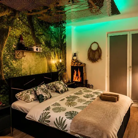 Jacuzzi & Sauna Wola Apartment Warschau