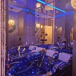 Jacuzzi & Sauna Wola شقة *