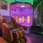Jacuzzi & Sauna Wola شقة *