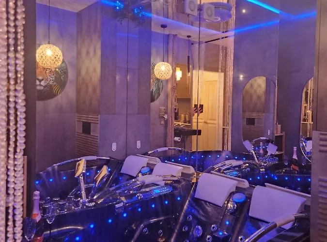 Jacuzzi & Sauna Wola Apartman *